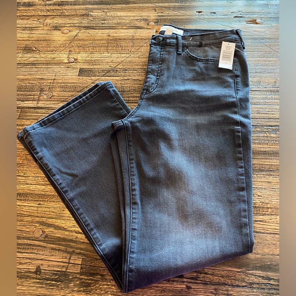 NWT. Vintage America Ladies Bootcut Jean. Color - Black. Size 12